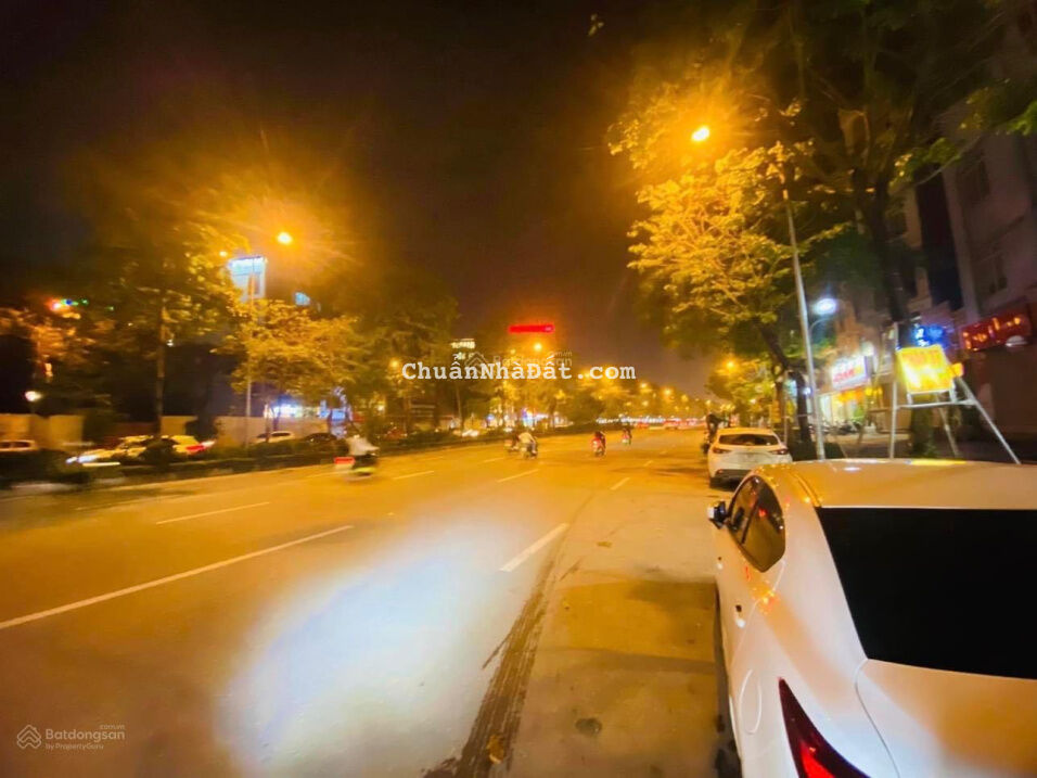 Bán nhà mặt tiền đường Võ Chí Công Tây Hồ vỉa hè khủng kinh doanh sầm uất 45m2 15,5tỷ