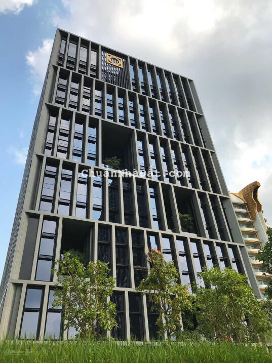 Bán nhà đất mặt phố Lạc Long Quận cạnh quận ủy chỉ 370tr/m2, DT 485m2, mặt tiền 16m, vị trí cực đẹp