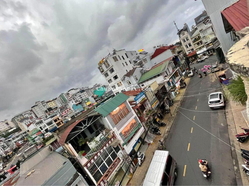 Bán nhà 3 tầng cách Hồ Xuân Hương 700m - mặt tiền đường chính - Đoàn Thị Điểm, P. 4, Đà Lạt