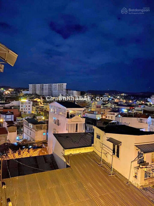 Bán nhà 3 tầng cách Hồ Xuân Hương 700m - mặt tiền đường chính - Đoàn Thị Điểm, P. 4, Đà Lạt