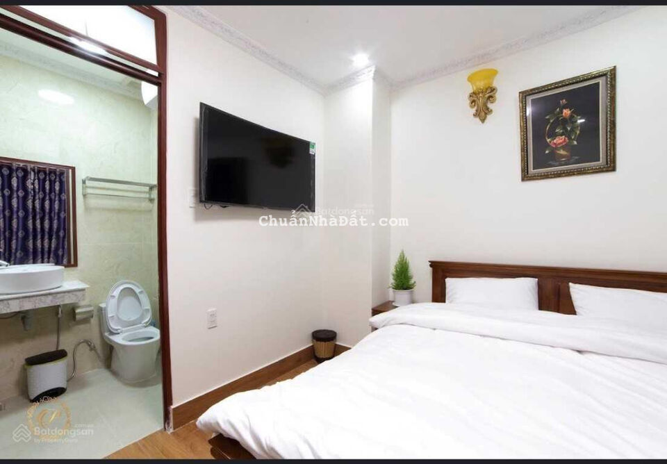 Bán khách sạn hai mặt tiền đường chính ngay chợ đêm - Phan Như Thạch (Nam Kỳ Khởi Nghĩa), P. 1