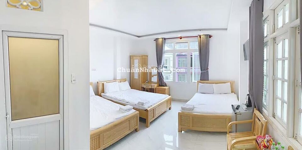 Bán khách sạn hai mặt tiền đường chính ngay chợ đêm - Phan Như Thạch (Nam Kỳ Khởi Nghĩa), P. 1