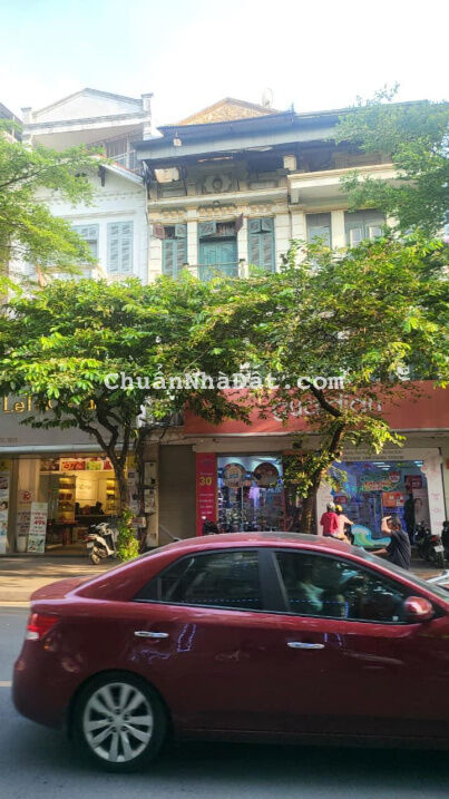 Mặt phố Khâm Thiên 336m2 x 4 tầng. Mặt tiền 8.8 m. Giá 123 tỷ - Đống Đa