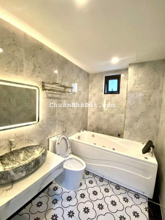 Chính chủ bán nhà MP Trần Quang Diệu, Đống Đa, DT 45m2, MT 4,5m, 6 tầng TM, 16,5 tỷ