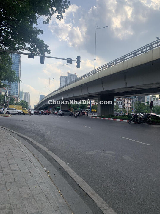 Bán nhà mặt phố Nguyễn Chí Thanh. Vỉa hè 6m, diện tích 60m2, mặt tiền 9m Bán nhà mặt phố Nguyễn Chí Thanh. Vỉa hè 6m, diện tích 60m2, mặt tiền 9m