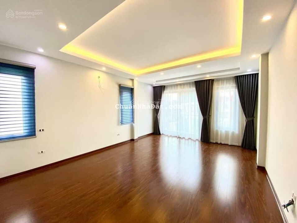 Bán nhà mặt phố Hoàng Cầu, Đống Đa, DT 60m2, MT 5m, 6 tầng TM, 26 tỷ