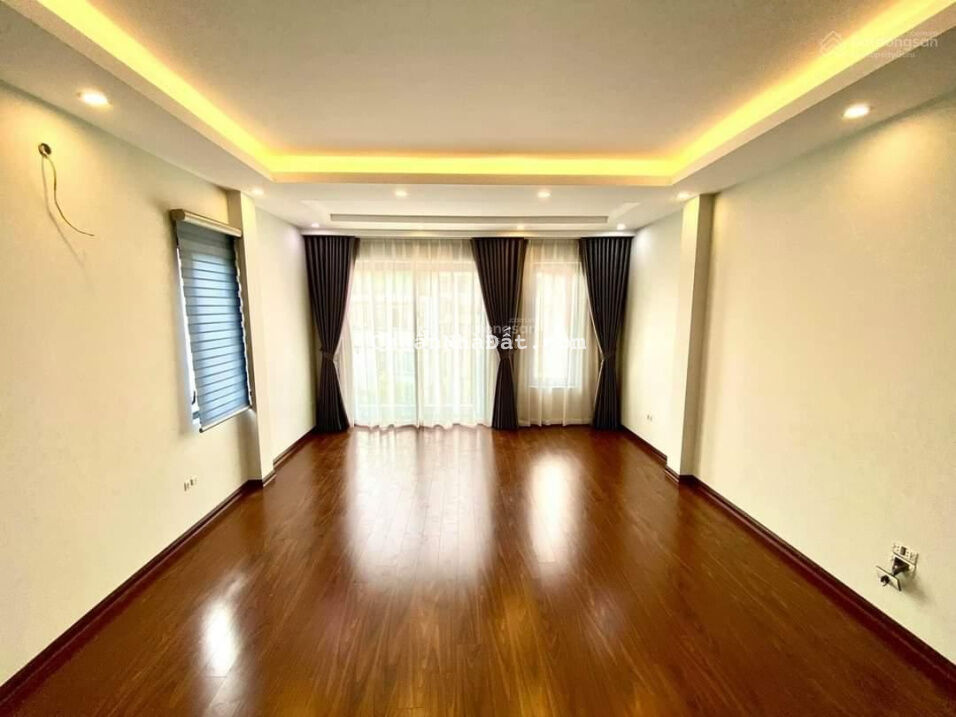 Bán nhà mặt phố Hoàng Cầu, Đống Đa, DT 60m2, MT 5m, 6 tầng TM, 26 tỷ