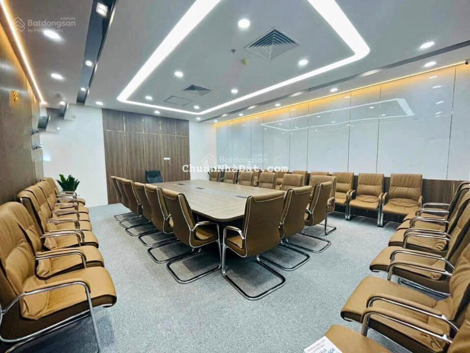 Hiếm có! Lô góc mặt phố Cát Linh 95m2 6 tầng thang máy giá 39 tỷ