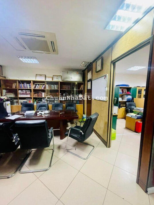 Hiếm có! Lô góc mặt phố Cát Linh 95m2 6 tầng thang máy giá 39 tỷ