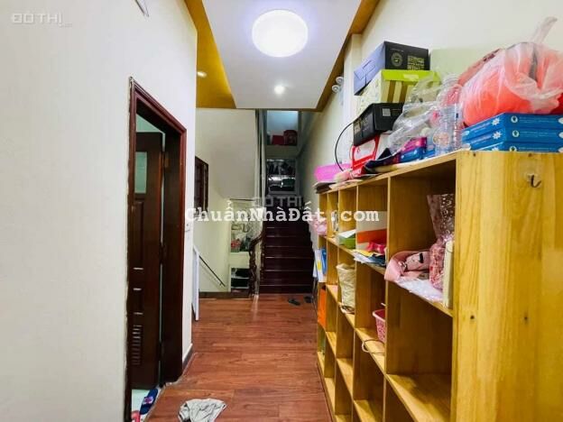 Bán biệt thự Ba Đình rộng 220m² ô tô tránh 4 tầng, sân vườn giá 29 tỷ tại phố Đội Cấn, Hiếm.