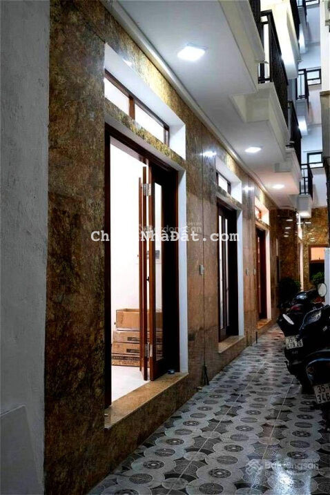 Cần bán 4 căn nhà mới koong Hoàng Hoa Thám - Ba Đình ngõ thoáng - cách phố 60m - nội thất như KS