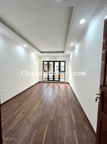 Tôi cần bán nhà ngõ 71 Tân Ấp, giá 4.2 tỷ, 32m2x5T, mới đẹp ở luôn