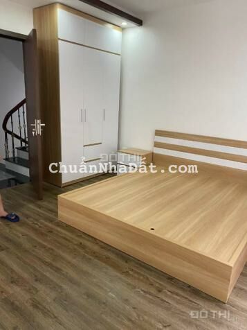 Tôi cần bán nhà ngõ 71 Tân Ấp, giá 4.2 tỷ, 32m2x5T, mới đẹp ở luôn