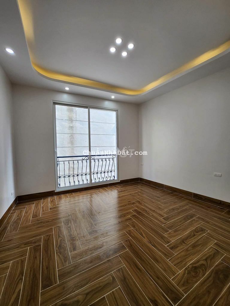 Đội Cấn - DT 35m2 - Giá bán 4 tỷ 300 triệu - Xây mới - Thang máy