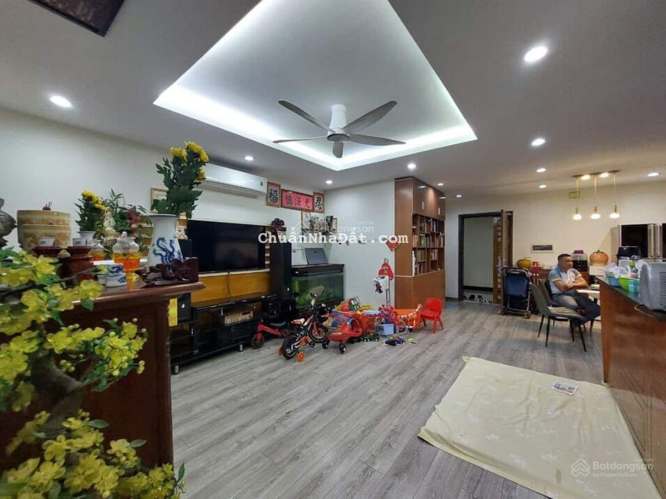 Bán nhà Cửa Bắc 40m2 nhà đẹp mặt tiền rộng ngõ oto 10,5 tỷ