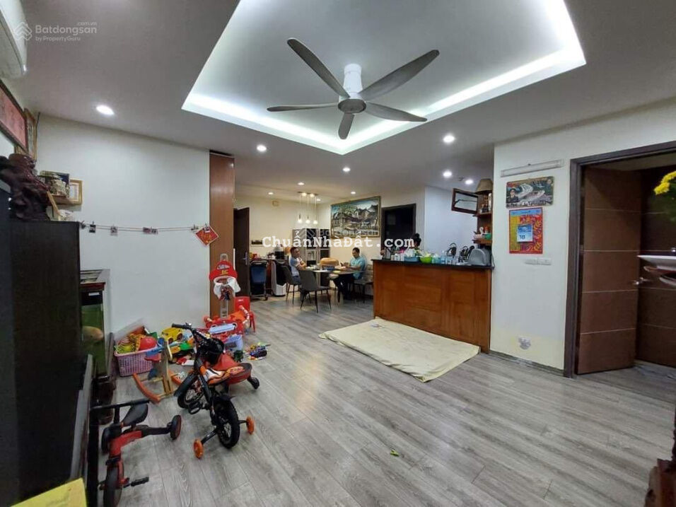 Bán nhà Cửa Bắc 40m2 nhà đẹp mặt tiền rộng ngõ oto 10,5 tỷ