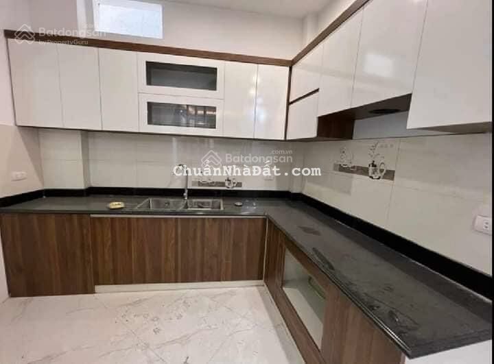 Bán nhà mới phố Văn Cao - 3 bước ra Hồ Tây. DT 40m2 x 5 tầng. Giá cực êm 4.3 tỷ, LH: 0937866060