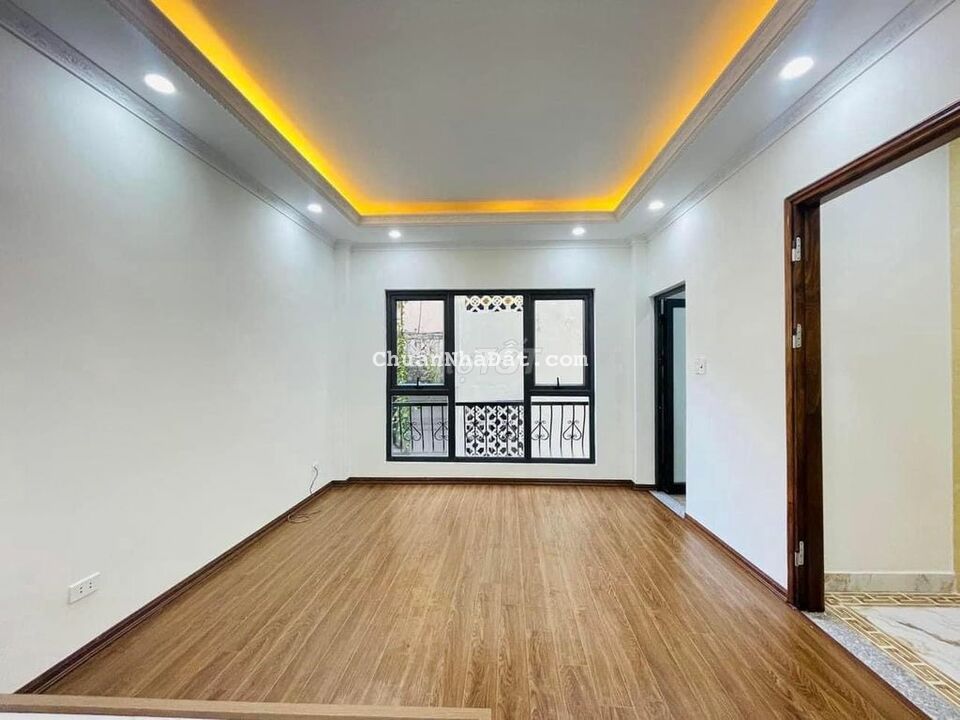 Ngọc Khánh-6Tầng Thang Máy-Gần Ô tô-42M2 Nhỉnh 6 Tỷ