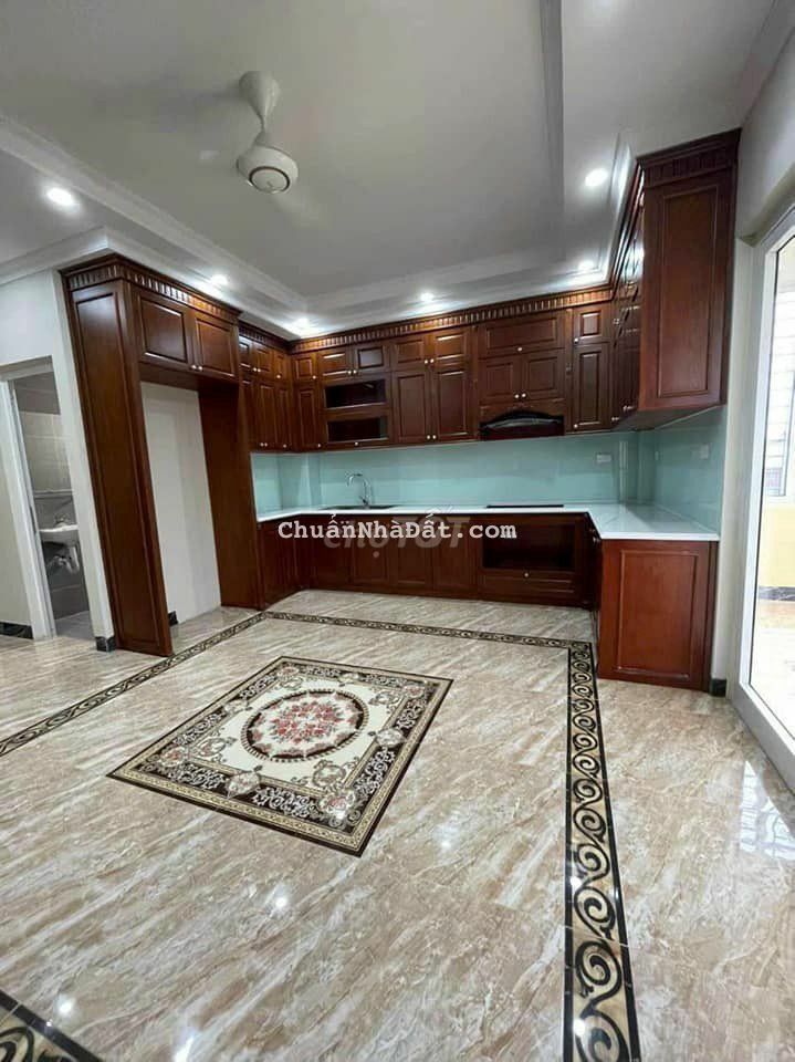 ĐỘi Cấn-Gara Ô Tô Thang Máy-Lô Góc 2 Thoáng-Mặt Ngõ Kinh Doanh