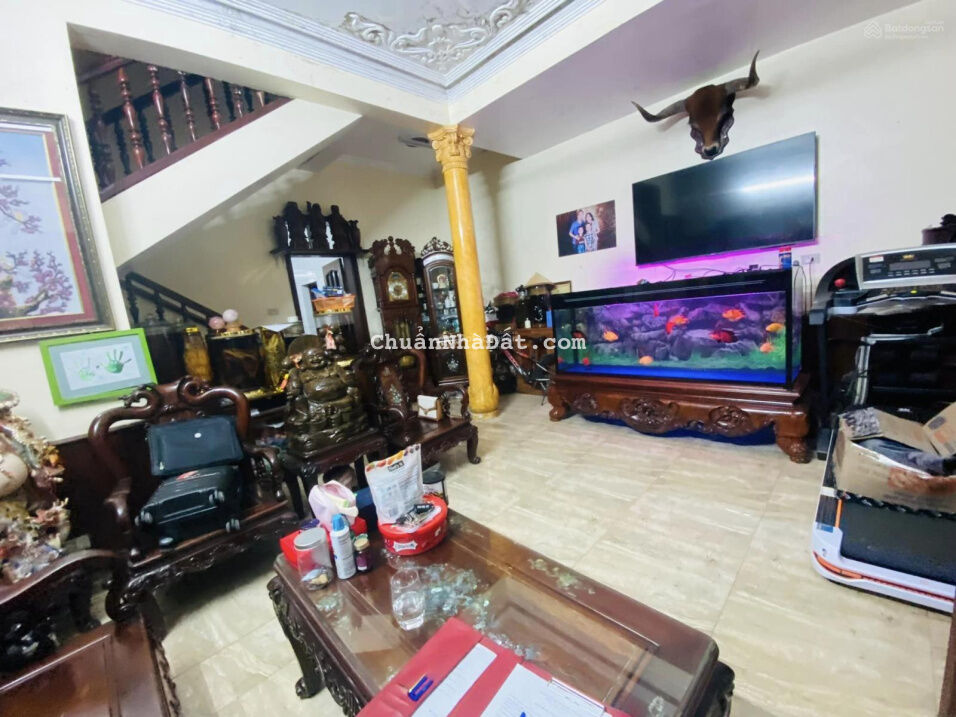 Bán nhà riêng phố Văn Cao, Quận Ba Đình. 50m2, 3 tầng, mặt tiền 4,5m, giá 7,65 tỷ. LH 0369632310