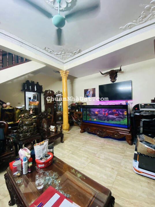 Bán nhà riêng phố Văn Cao, Quận Ba Đình. 50m2, 3 tầng, mặt tiền 4,5m, giá 7,65 tỷ. LH 0369632310