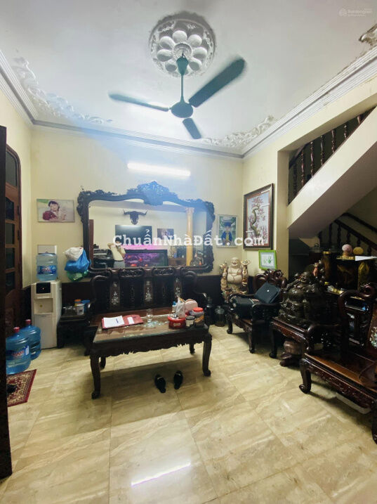 Bán nhà riêng phố Văn Cao, Quận Ba Đình. 50m2, 3 tầng, mặt tiền 4,5m, giá 7,65 tỷ. LH 0369632310