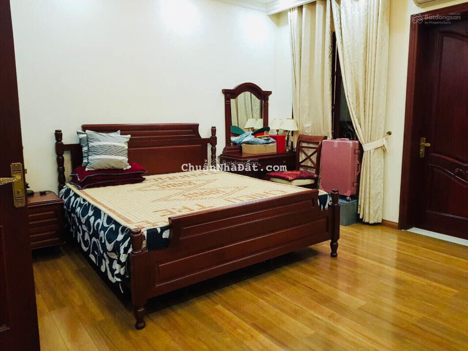 Bán nhà riêng phố Kim Mã, Quận Ba Đình. 60m2, 5 tầng, mặt tiền 6m, giá 6,45 tỷ, LH 0369632310