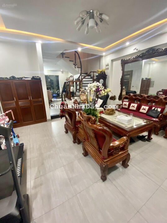 Bán nhà ngõ 20 phố Nguyễn Công Hoan, Quận Ba Đình. 70m2, 3 tầng, mặt tiền 5m, giá 6 tỷ. 0369632310