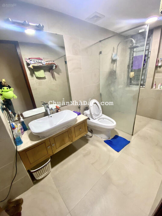 Bán nhà ngõ 20 phố Nguyễn Công Hoan, Quận Ba Đình. 70m2, 3 tầng, mặt tiền 5m, giá 6 tỷ. 0369632310