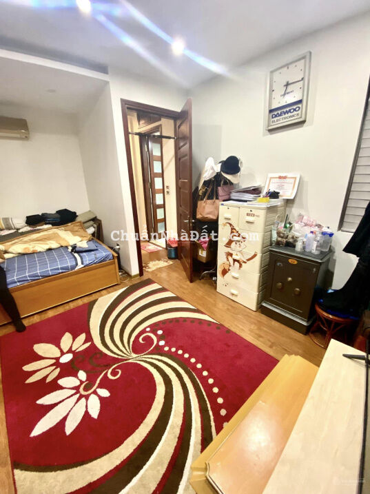 Bán nhà ngõ 20 phố Nguyễn Công Hoan, Quận Ba Đình. 70m2, 3 tầng, mặt tiền 5m, giá 6 tỷ. 0369632310