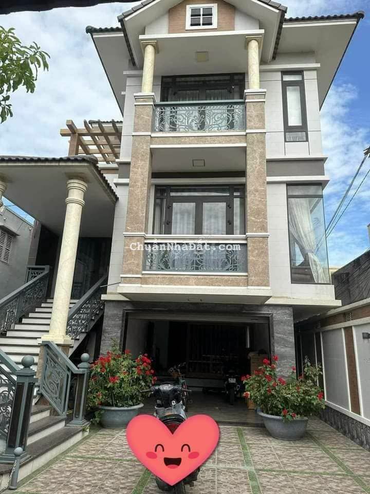 GĐ đi nước ngoài bán nhanh nhà 112m2 đường Lương Văn Nho, Tân Phong