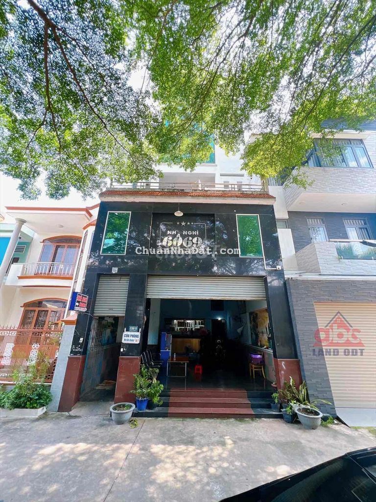 Bán nhà nghỉ vị trí 2 đồng khởi sàn hơn 700m2 Ngay Big Tân Hiệp Bán nhà nghỉ vị trí 2 đồng khởi sàn hơn 700m2 Ngay Big Tân Hiệp