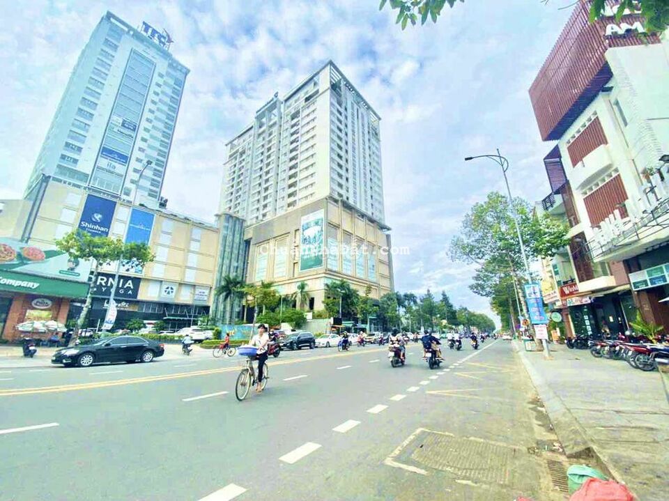 Gấp gấp chỉ có mùa này mới có 1  lô đất trung tâm giá 3,1 tỷ đường ô t