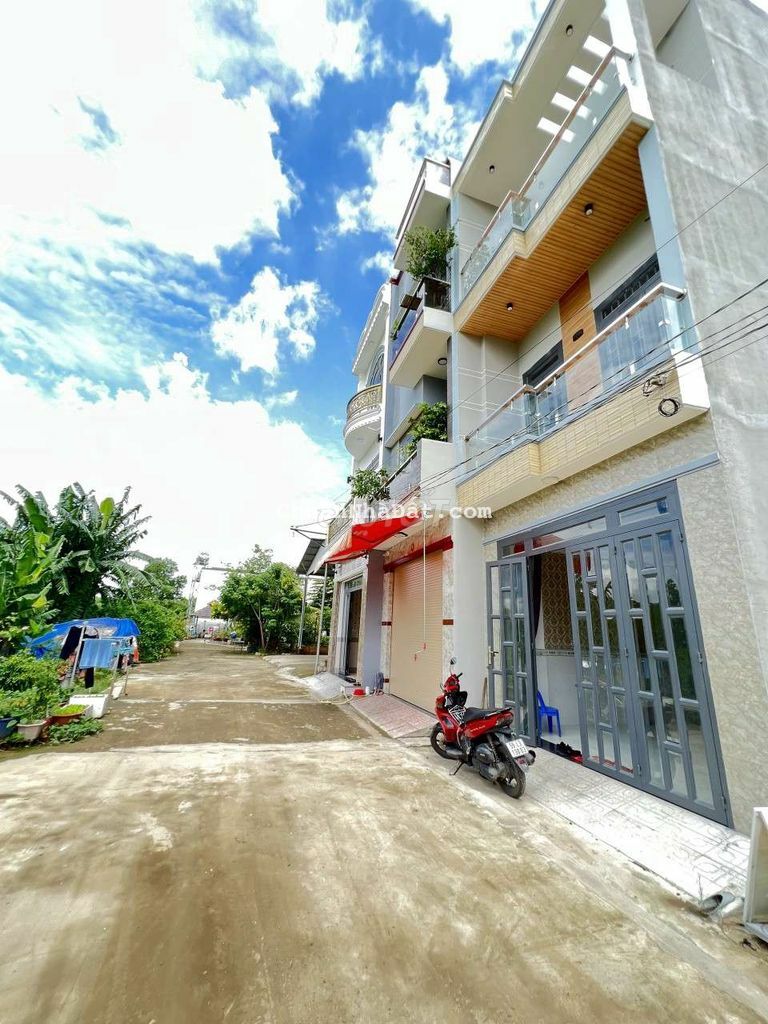 Nhà phố gần chợ Tân Hạnh, cách Bùi Hữu Nghĩa vào 30m, 438 Biên Hòa