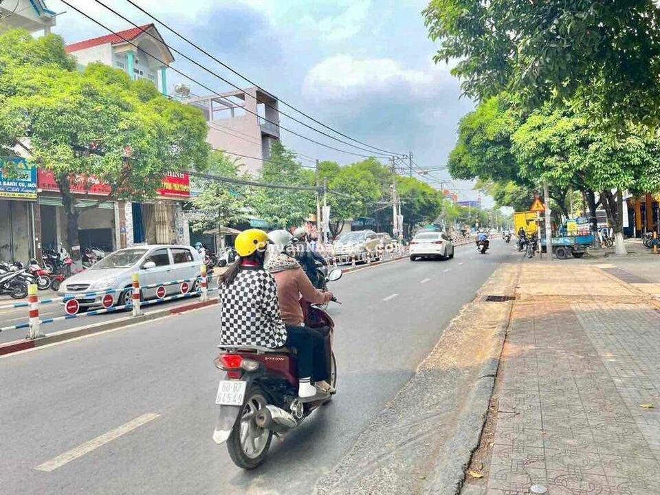 Nhà mặt tiền NAQ phường tân tiến giá siêu ngộp Nhà mặt tiền NAQ phường tân tiến giá siêu ngộp