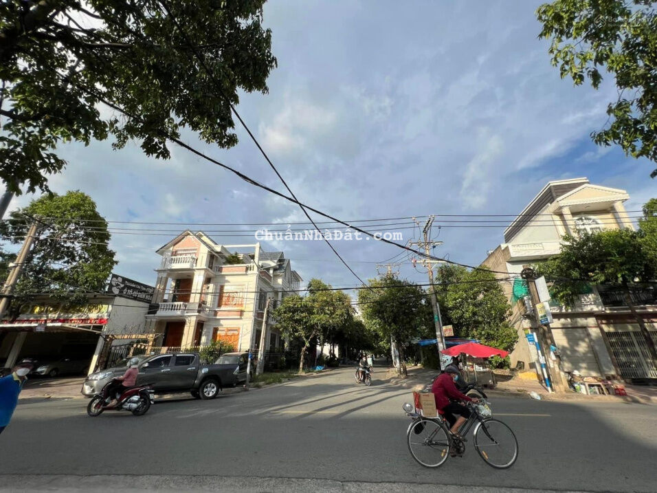 Bán gấp nhà 1 trệt 2 lầu KDC Quang Vinh ngay trường Nguyễn Bỉnh Khiêm cách đường Nguyễn Du chỉ 100m Bán gấp nhà 1 trệt 2 lầu KDC Quang Vinh ngay trường Nguyễn Bỉnh Khiêm cách đường Nguyễn Du chỉ 100m