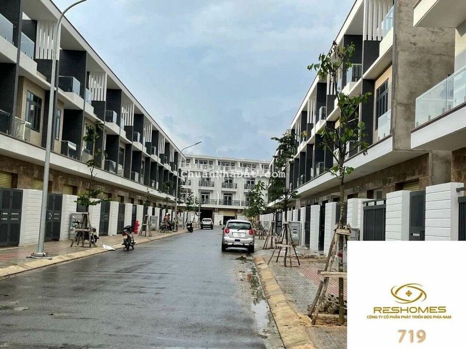 Bán nhà 1 trệt 2 lầu khu dân cư Bửu Long 3, đường E4 khu dân cư mới