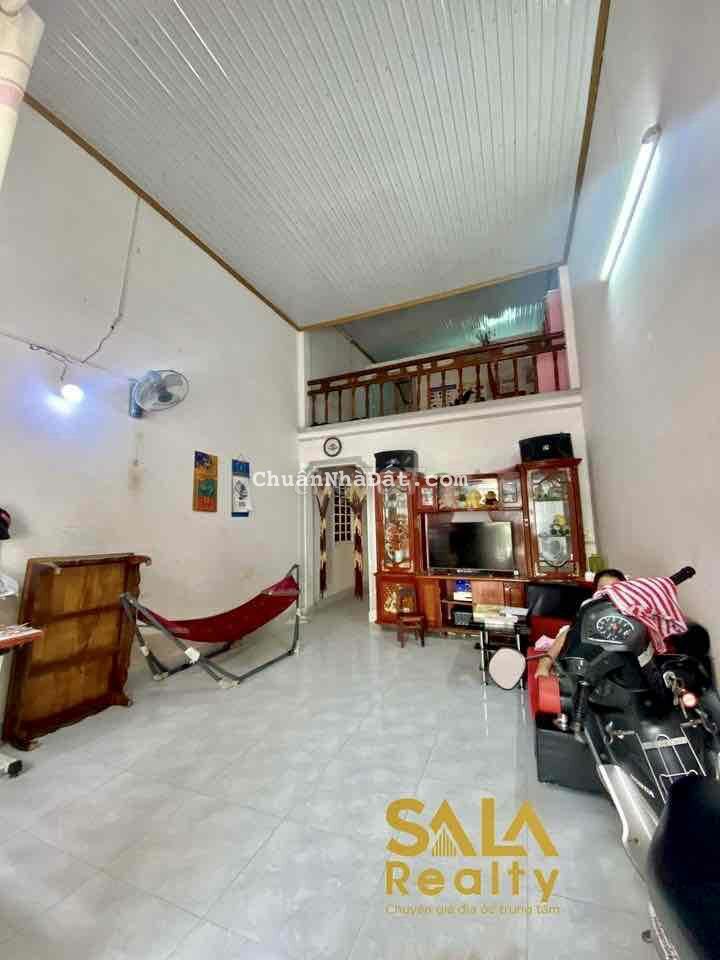 Nhà gác lửng nhỏ nhắn hẻm Nguyễn Hữu Thấu