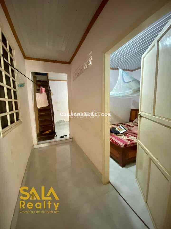 Nhà gác lửng nhỏ nhắn hẻm Nguyễn Hữu Thấu