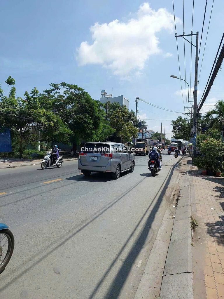 Bán nhà măt tiền QLô50..4lâu