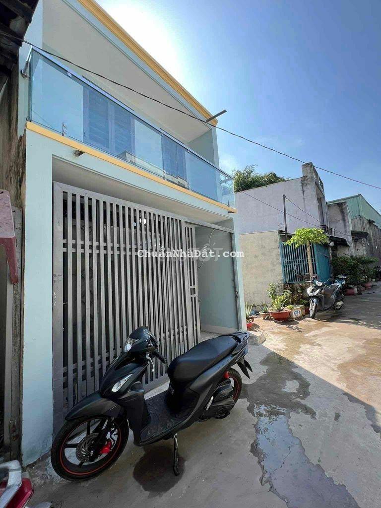 Nhà đẹp 4*10m 2PN 1/ngắn Lại Hùng Cường hẻm thông Ấp 3 Vĩnh Lộc B