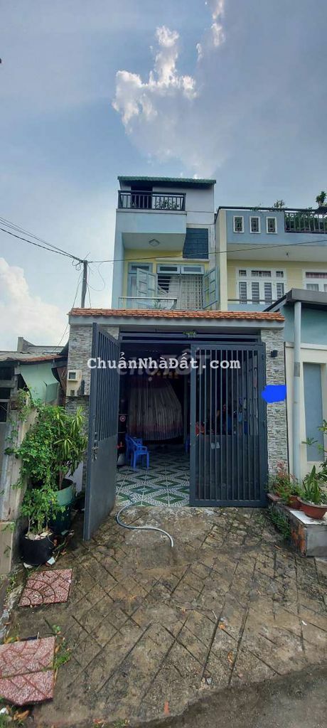 Bán nhà lầu mặt tiền đường nhựa 10m gần đường Tỉnh Lộ 10