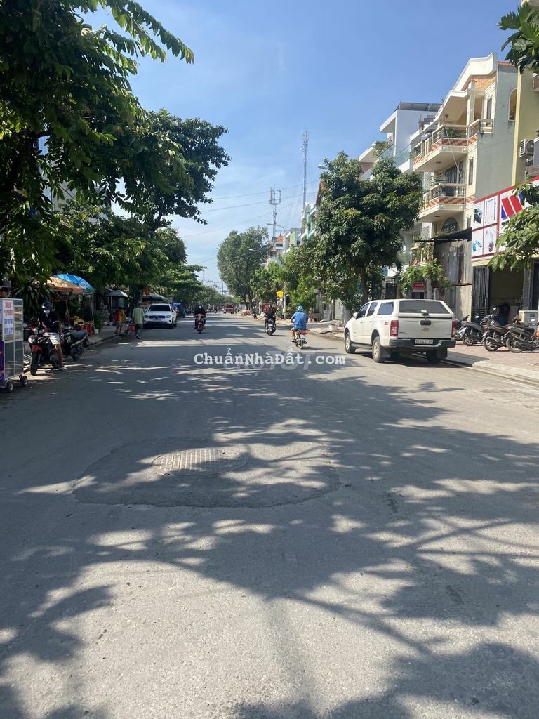 Chỉ 11.5 Tỷ . có ngay nhà 4 tấm 5x20m , đường xe tải thông Bình Thạnh