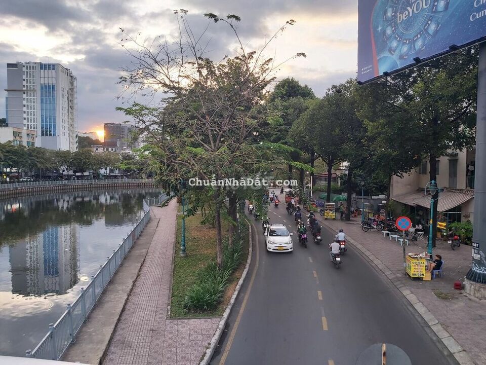 Bán nhà góc 2 mt Trường Sa phường 3 quận Bình Thạnh 8x18m