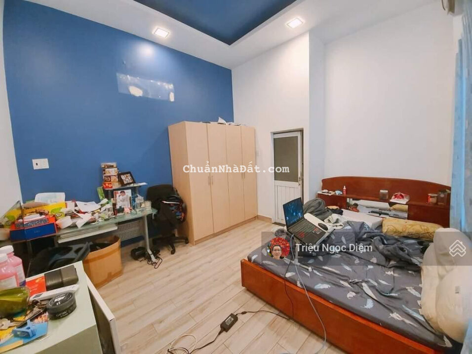 Bán nhà khu vực chợ Bà Chiểu. HXH thông tứ tung sát mặt tiền. Diện tích lớn vừa ở vừa cho thuê