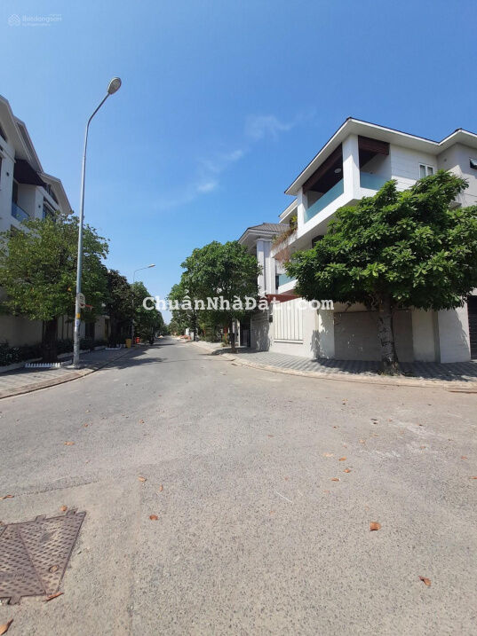 Biệt thự view sông - Đường Trục - Đặng Thùy Trâm, 210m2 - Ngang 10m - 4 tầng - Giá rẻ Biệt thự view sông - Đường Trục - Đặng Thùy Trâm, 210m2 - Ngang 10m - 4 tầng - Giá rẻ