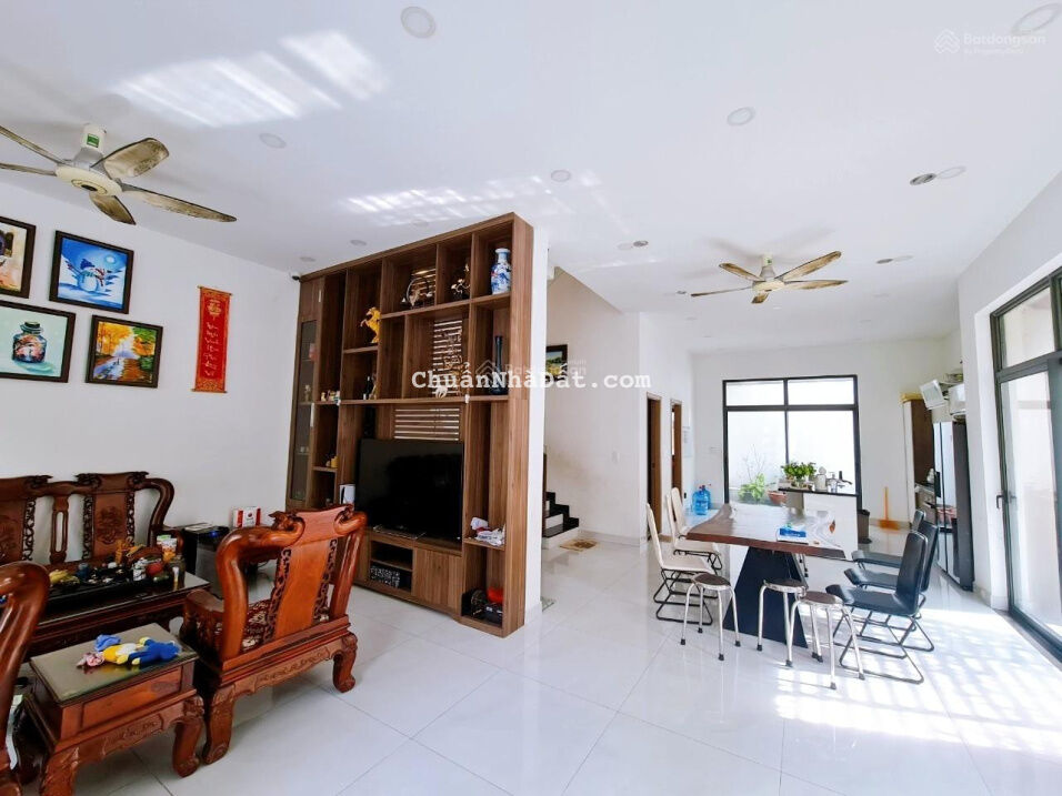 Biệt thự view sông - Đường Trục - Đặng Thùy Trâm, 210m2 - Ngang 10m - 4 tầng - Giá rẻ Biệt thự view sông - Đường Trục - Đặng Thùy Trâm, 210m2 - Ngang 10m - 4 tầng - Giá rẻ