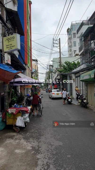 Bán nhà hẻm xe tải gần mặt tiền đường giáp Quận 1. Ngang nhà 10m hiếm, phù hợp xây cao tầng