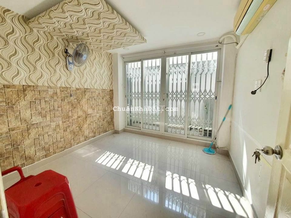 Hợp ở gia đình căn Nguyễn Hữu Cảnh BT 1tỷ490 SHR