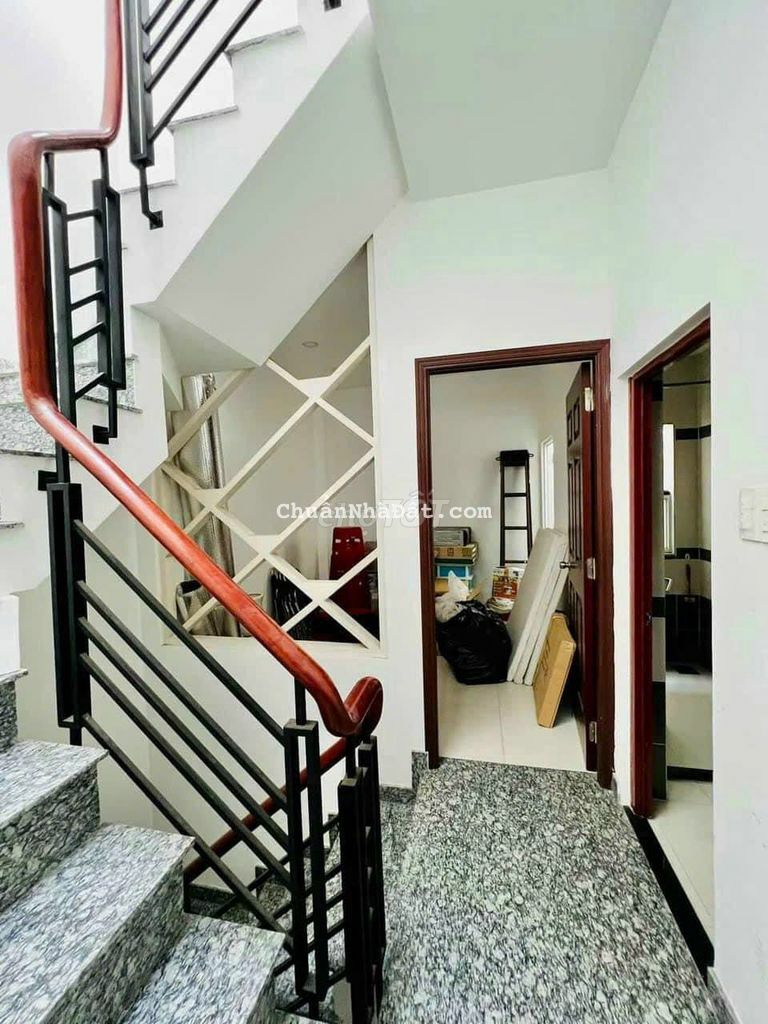 Nhà bán gấp  đường Lê Quang Định, P11 Bình Thạnh chỉ 6,7ty